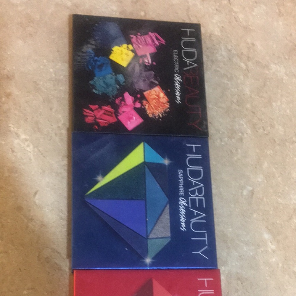 Huda eyeshadow palette trio